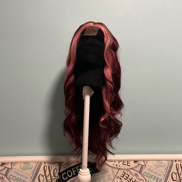 Burgundy pink lace front wig - Picture 3 of 8